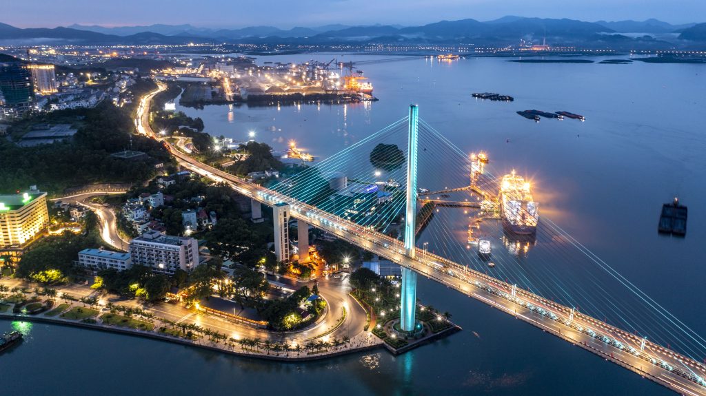 Hạ Tầng Giao Thông Quảng Bình Ảnh Hưởng Thế Nào Đến Chi Phí Vận Chuyển 2025?