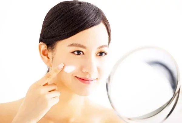 Vận Chuyển Mỹ Phẩm Từ Hồ Chí Minh Đến Anh: Hướng Dẫn Chi Tiết