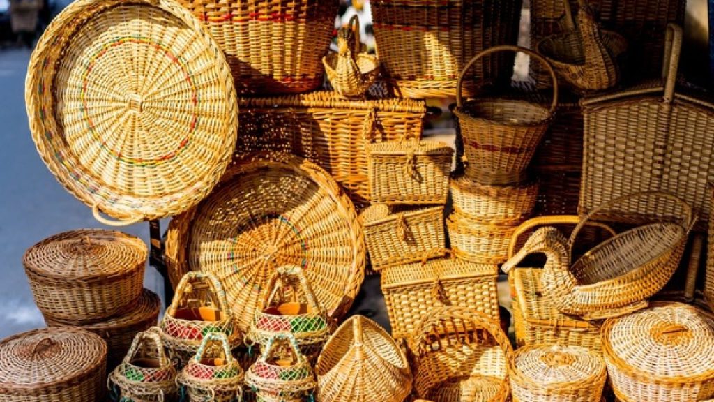 Dịch Vụ Chuyển Phát Nhanh Thủ Công Mỹ Nghệ Từ Hà Nội Đi London Giá Rẻ